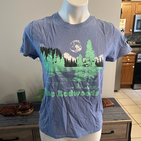 Like new The Redwoods blue tshirt - Picture 2 of 4